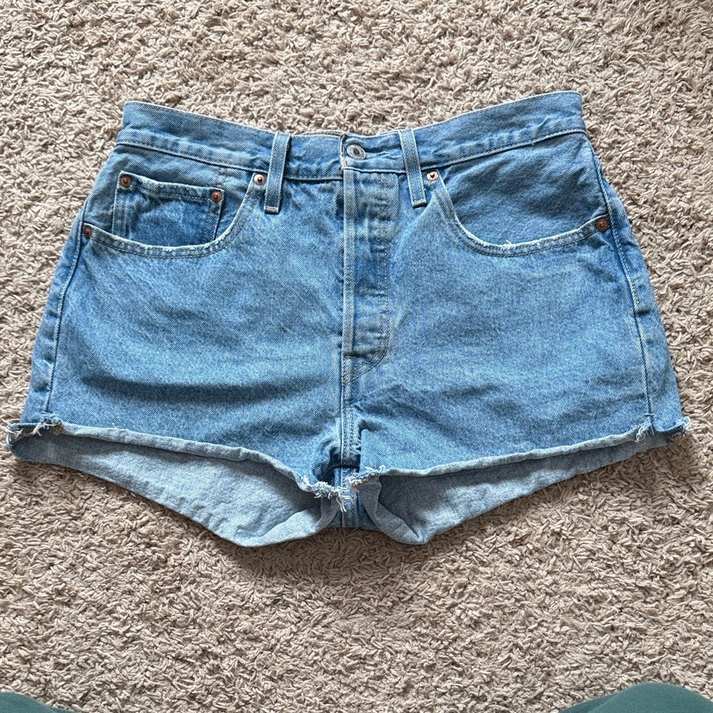 51. | 501 Levi's | Light Wash Denim Shorts